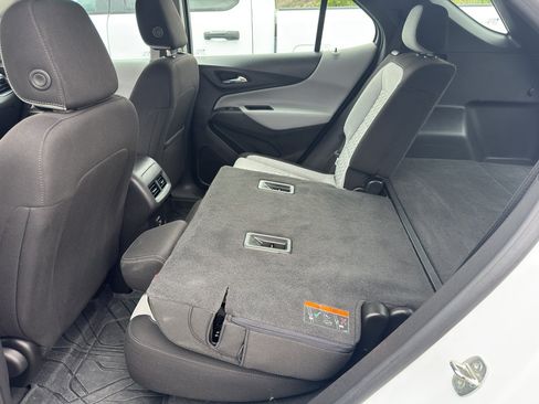 Used 2023 Chevrolet Equinox LS AWD/4WD image 32