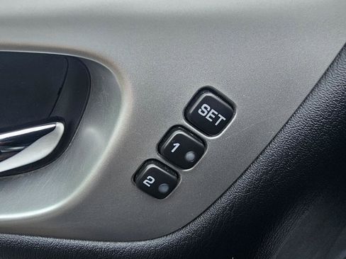 Used 2020 Nissan Pathfinder SL AWD/4WD image 32