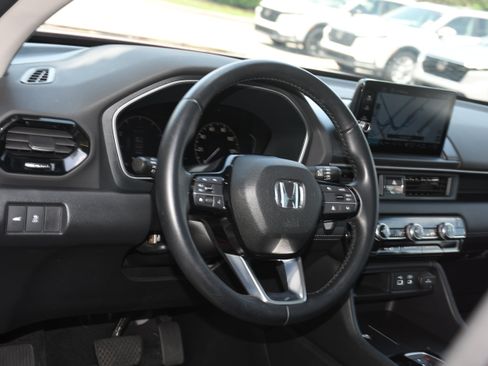 Used 2024 Honda Pilot Touring image 9