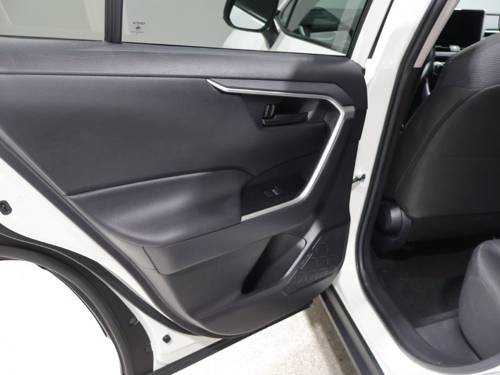Used 2025 Toyota RAV4 LE AWD/4WD image 19