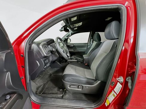 Used 2022 Toyota Tacoma TRD Off-Road image 20