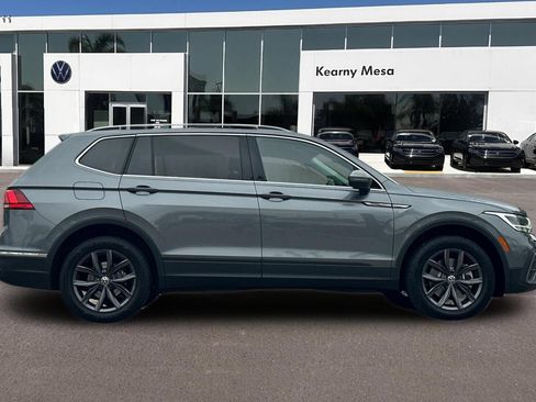 Used 2023 Volkswagen Tiguan SE FWD image 3