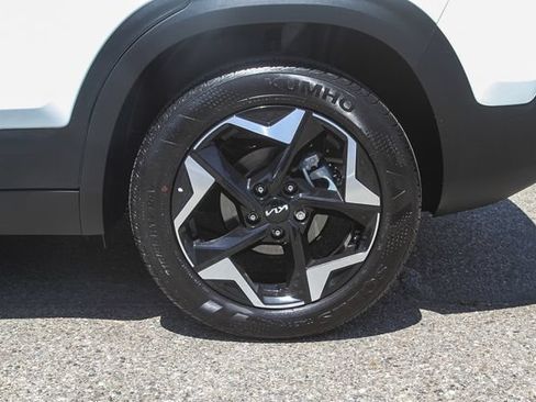 Certified 2026 Kia Seltos EX FWD image 12