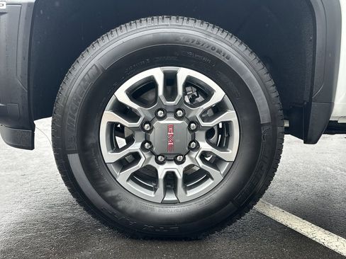 Used 2025 GMC Sierra 2500 SLT w/ SLT Premium Package image 14