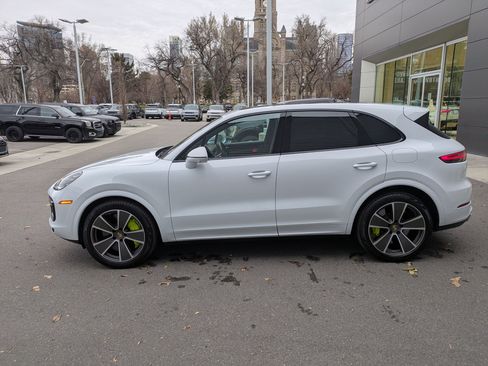 Used 2023 Porsche Cayenne Turbo S image 7