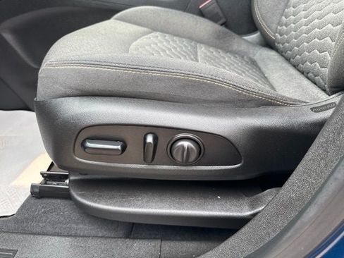 Used 2021 Chevrolet Equinox LT FWD image 11