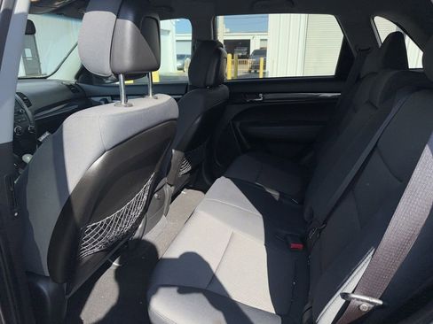 Used 2013 Kia Sorento LX w/ Value Pkg image 23