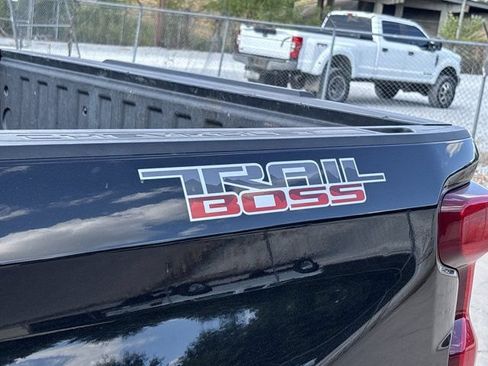 Used 2021 Chevrolet Silverado 1500 LT Trail Boss AWD/4WD image 15