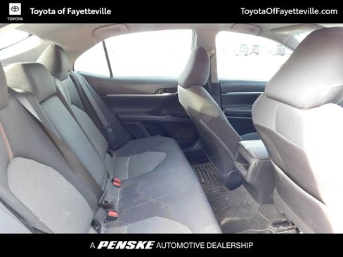 Used 2018 Toyota Camry LE image 4