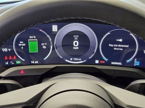 Used 2025 Porsche Taycan image 17