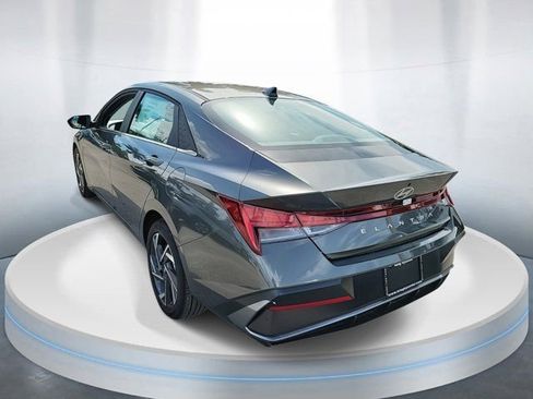 New 2025 Hyundai Elantra SEL FWD image 3