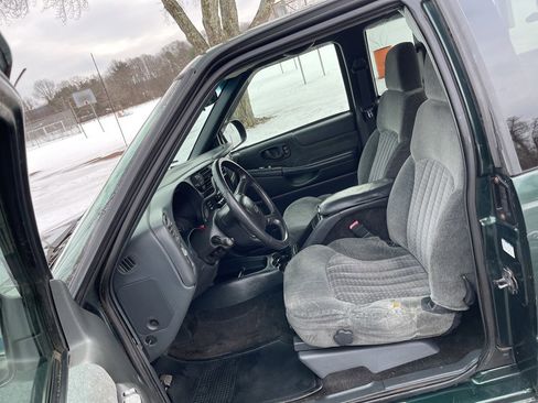 Used 2002 Chevrolet S10 Pickup LS w/ LS Preferred Equipment Group AWD/4WD image 26