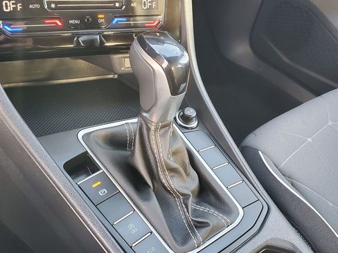 Used 2025 Volkswagen Jetta Sport image 29