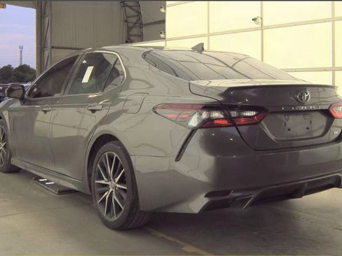 Used 2021 Toyota Camry SE FWD image 4