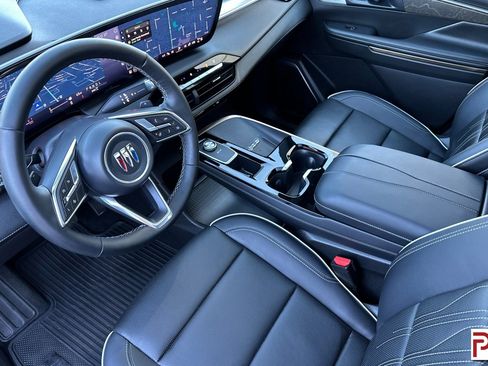 Certified 2025 Buick Enclave Avenir image 10