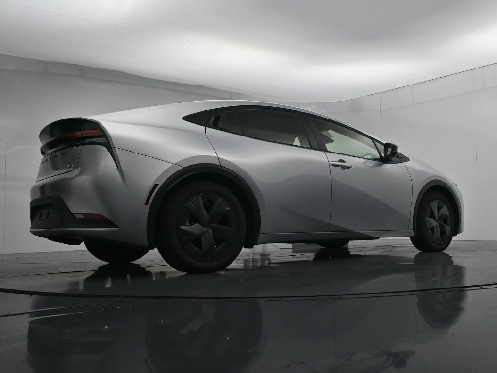 Used 2026 Toyota Prius LE FWD image 23