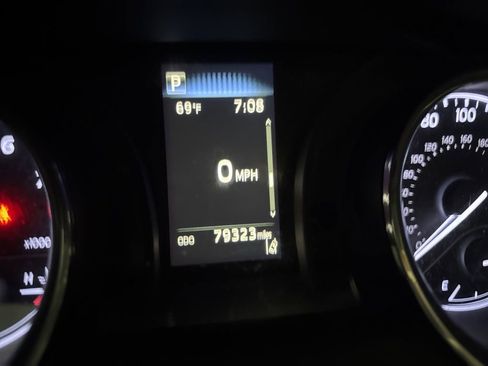 Used 2020 Toyota Camry SE image 6