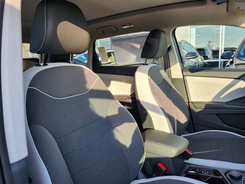 New 2026 Volkswagen Taos SE image 17