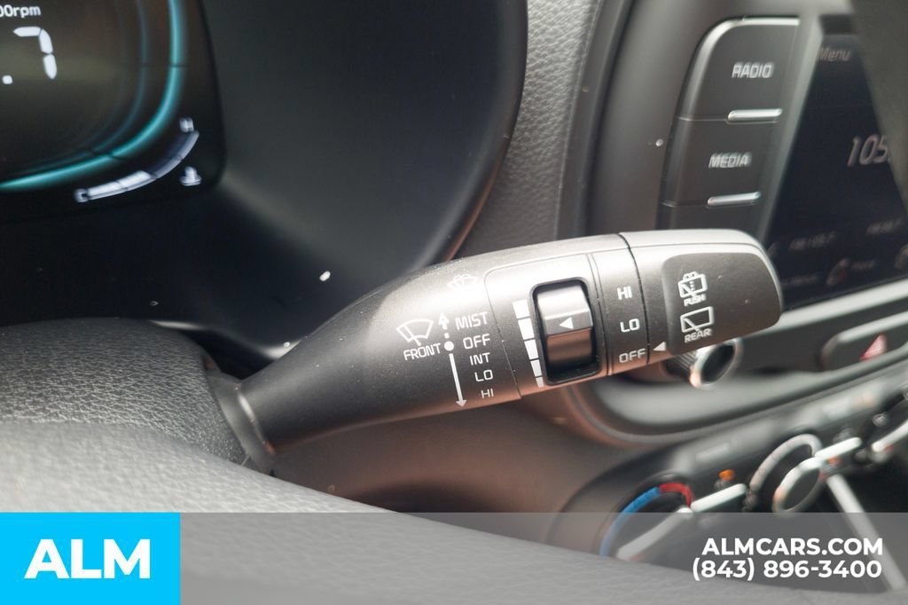 Used 2025 Kia Soul LX w/ LX Technology Package FWD image 29