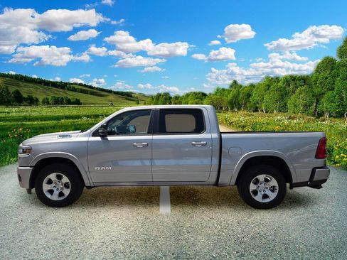 Used 2025 RAM 1500 Big Horn AWD/4WD image 3