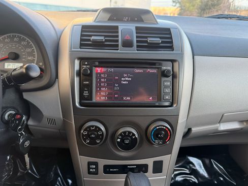 Used 2013 Toyota Corolla LE Special Edition image 25