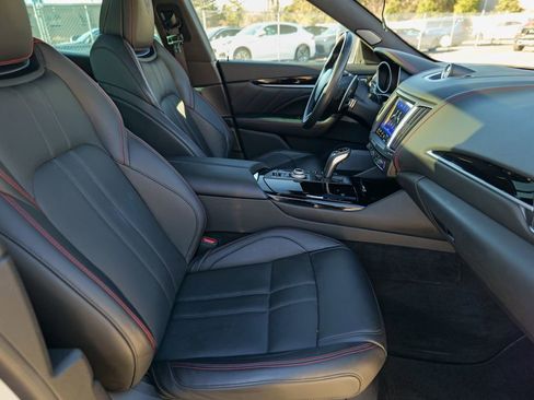 Used 2020 Maserati Levante GranSport image 37