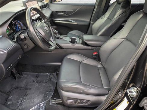 Used 2023 Toyota Venza Nightshade image 16