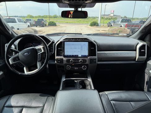 Used 2022 Ford F350 Lariat w/ Chrome Package image 17