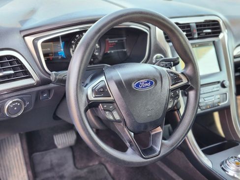 Used 2017 Ford Fusion SE w/ Fusion SE Technology Package image 20