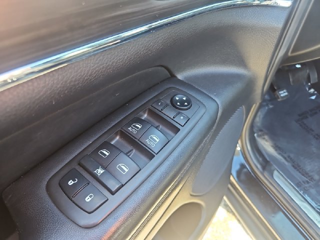 Used 2021 Jeep Grand Cherokee Limited AWD/4WD image 23