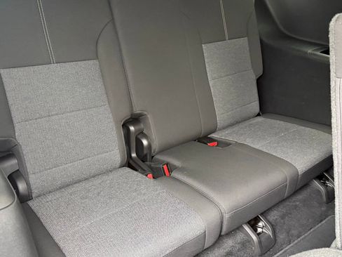 Used 2025 GMC Acadia Elevation image 15