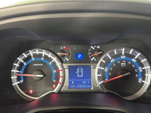Used 2018 Toyota 4Runner SR5 AWD/4WD image 12