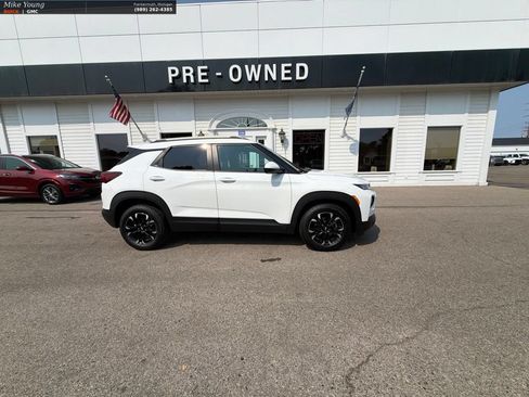 Used 2021 Chevrolet TrailBlazer LT w/ Premium Seating Package FWD image 4