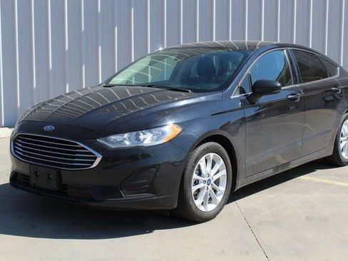 Used 2020 Ford Fusion SE image 1