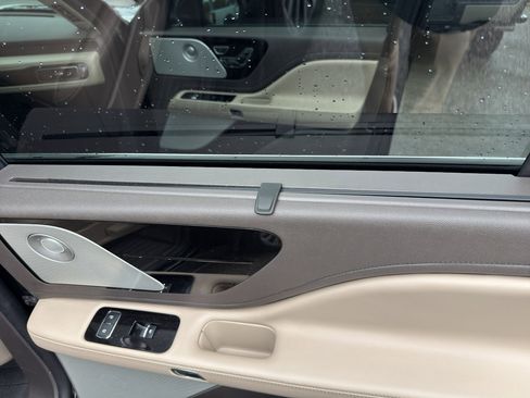 Used 2022 Lincoln Aviator Reserve w/ Equipment Group 201A image 17