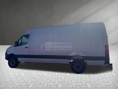 Used 2025 Mercedes-Benz Sprinter 2500 image 4