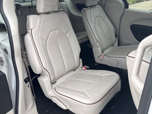 Certified 2018 Chrysler Pacifica Limited w/ Advanced Safetytec Group image 10