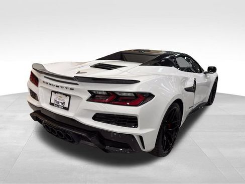 Used 2025 Chevrolet Corvette Z06 w/ Stealth Interior Trim Package RWD image 8
