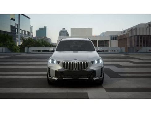 New 2026 BMW X5 sDrive40i image 3
