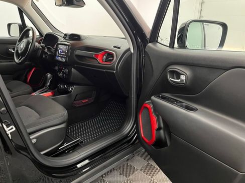 Used 2022 Jeep Renegade Trailhawk AWD/4WD image 31