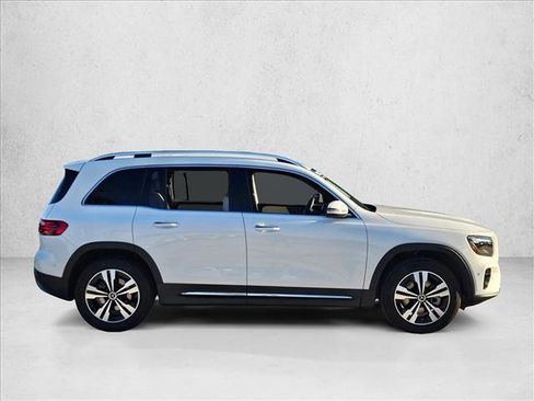 Used 2025 Mercedes-Benz GLB 250 image 4