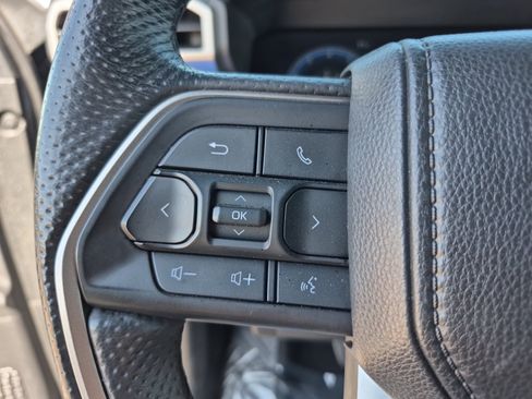 Certified 2025 Toyota Tacoma TRD Off-Road AWD/4WD image 26
