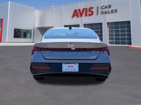 Used 2025 Hyundai Elantra Limited FWD image 7