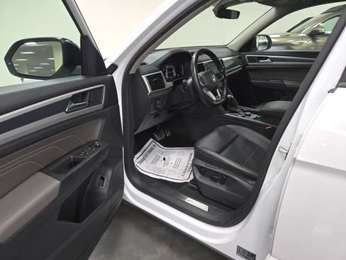 Used 2023 Volkswagen Atlas SEL R-Line AWD/4WD image 16