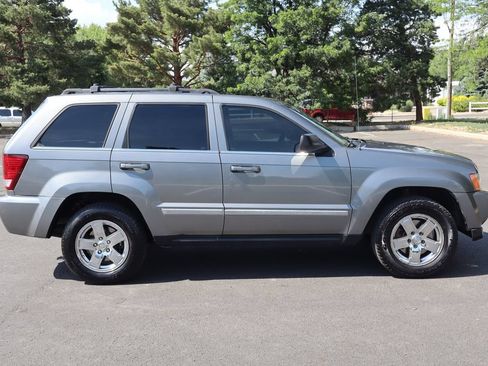 Used 2007 Jeep Grand Cherokee Limited w/ Trailer Tow Group IV AWD/4WD image 3