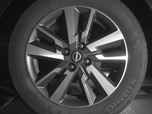 Used 2025 Nissan Versa SV image 14