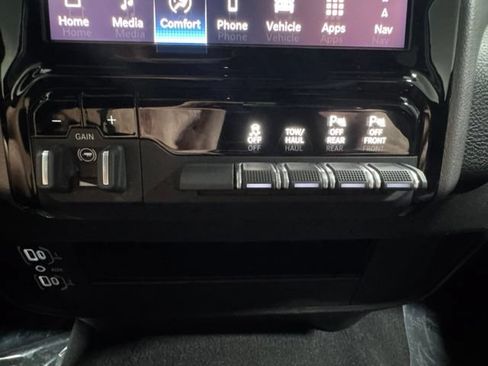 Used 2025 RAM 2500 Big Horn AWD/4WD image 23