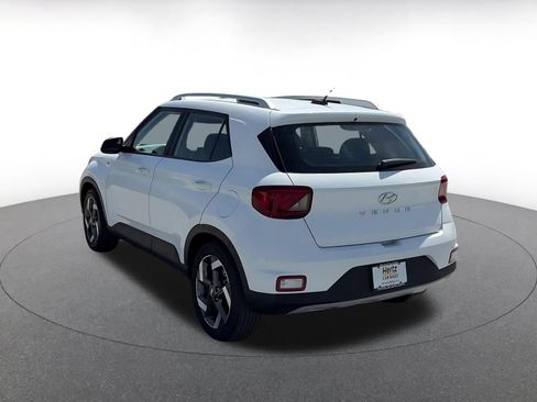 Used 2025 Hyundai Venue SEL FWD image 10