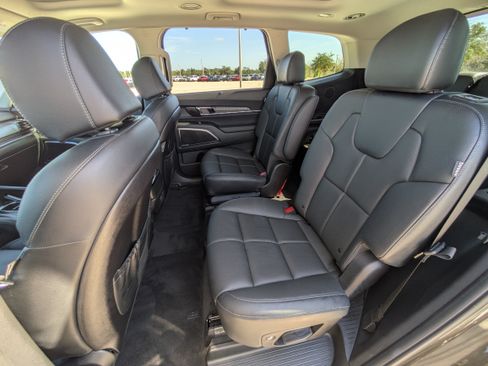 Certified 2025 Kia Telluride SX w/ SX Captain's Chair Package FWD image 14