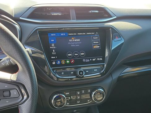 Used 2021 Chevrolet TrailBlazer RS w/ Technology Package image 29